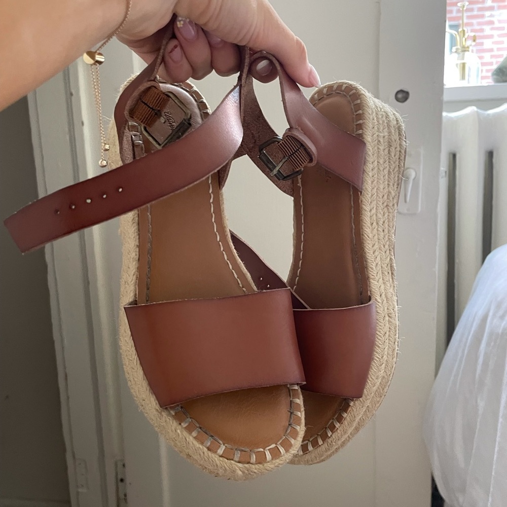universal threads platform sandals
